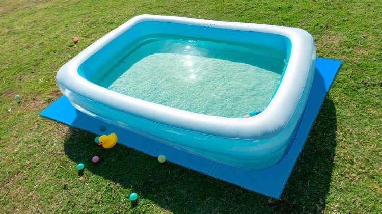 プールマット ビニールプール用 折りたたみ 200×150cm 厚み1cm デコボコ軽減 滑り止め お手入れ簡単 安全 アウトドア 水遊び 多用途 クッション性