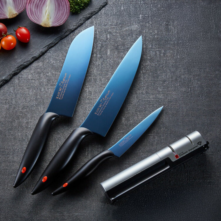 スミカマ 日本製 霞 KASUMI チタニウム 包丁セット 三徳包丁 ペティナイフ 牛刀 シャープナー 4点セット 三徳18cm ペティ12cm 牛刀20cm 砥石 青い包丁 関の刃物 刃物のまち 岐阜県関市 SUMIKAMA