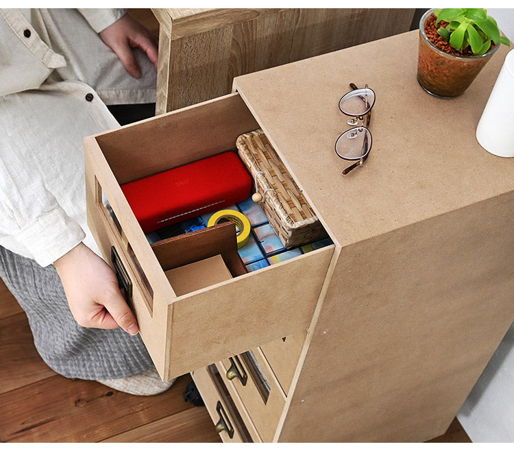 完成品 チェスト 中身が見えるチェスト4段 A4サイズ収納可能 キャスター付き 小窓付き タンス ワイドチェスト 引き出し リビングチェスト 収納ケース 収納チェスト(代引不可)