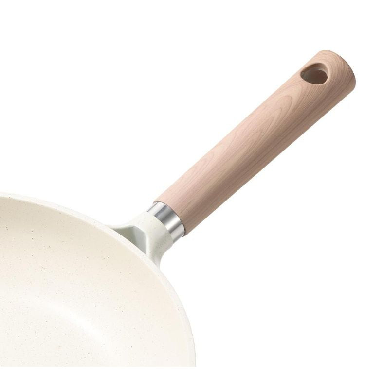 カローテ CAROTE フライパン IH対応 PFOAフリー 26cm IH ガス火対応 ふっ素加工 コーティング 注ぎ口付き お手入れ簡単 アイボリー NM-5005 COSY-ICE かわいい おしゃれ