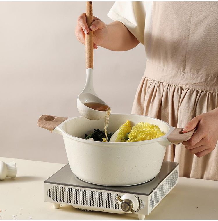 カローテ CAROTE お玉 おたま レードル スープ お味噌汁 シリコン 耐熱 アイボリー ホワイト 木製 木柄 かわいい シンプル おしゃれ 使いやすい キッチンツール NM-5043
