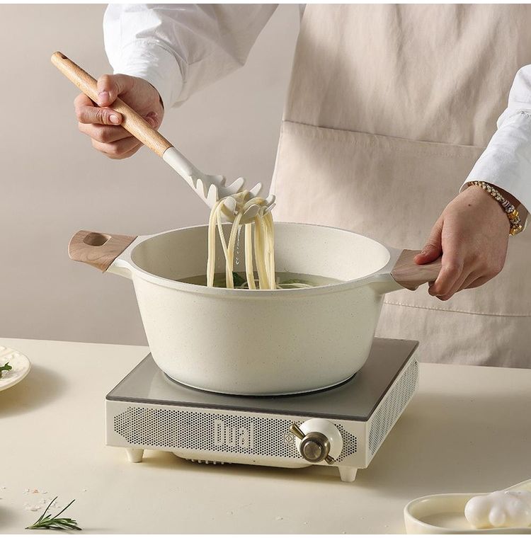 カローテ CAROTE パスタサーバー パスタ スパゲッティ 麺 シリコン 耐熱 アイボリー ホワイト 木製 木柄 かわいい シンプル おしゃれ 使いやすい キッチンツール NM-5048