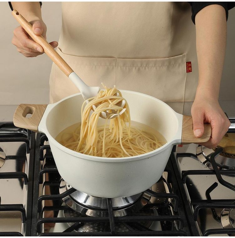 カローテ CAROTE パスタサーバー パスタ スパゲッティ 麺 シリコン 耐熱 アイボリー ホワイト 木製 木柄 かわいい シンプル おしゃれ 使いやすい キッチンツール NM-5048