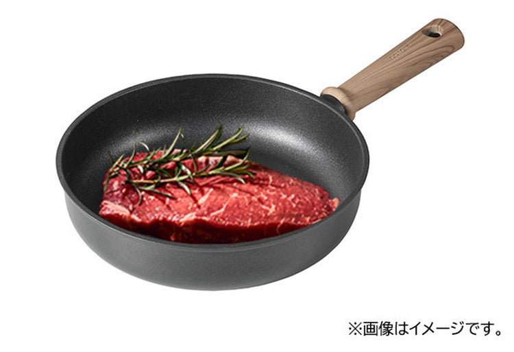 カローテ CAROTE フライパン 深型 26cm IH対応 PFOAフリー ディープパン IH ガス火対応 木目調 木目 チタンコーティング チタン 注ぎ口付きお手入れ簡単 ブラック NM-5101