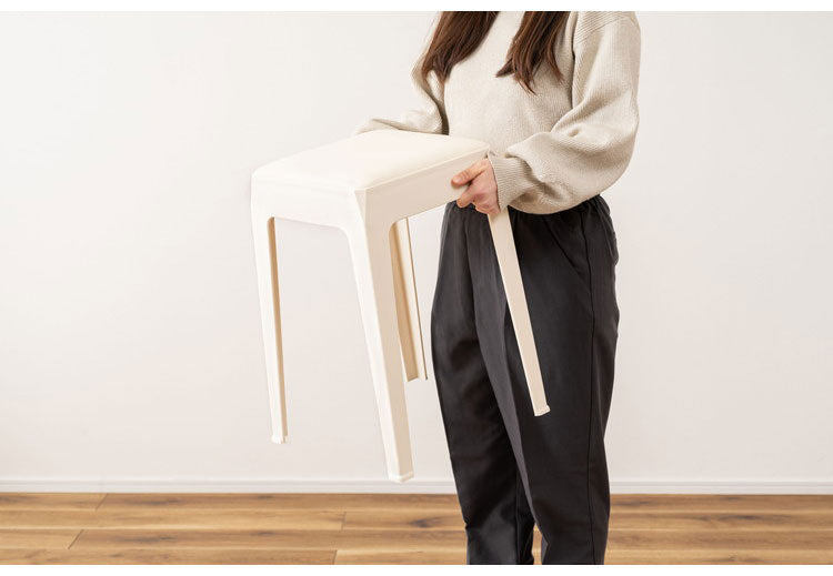 スタッキングスツール ミドルタイプ 積み重ね スタッキング チェア 椅子 シンプル 腰掛 ポリプロピレン 背もたれなし 完成品 省スペース 来客用 モダン 椅子 玄関 黒 ブラック(代引不可)