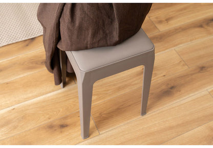 スタッキングスツール ミドルタイプ 積み重ね スタッキング チェア 椅子 シンプル 腰掛 ポリプロピレン 背もたれなし 完成品 省スペース 来客用 モダン 椅子 玄関 黒 ブラック(代引不可)