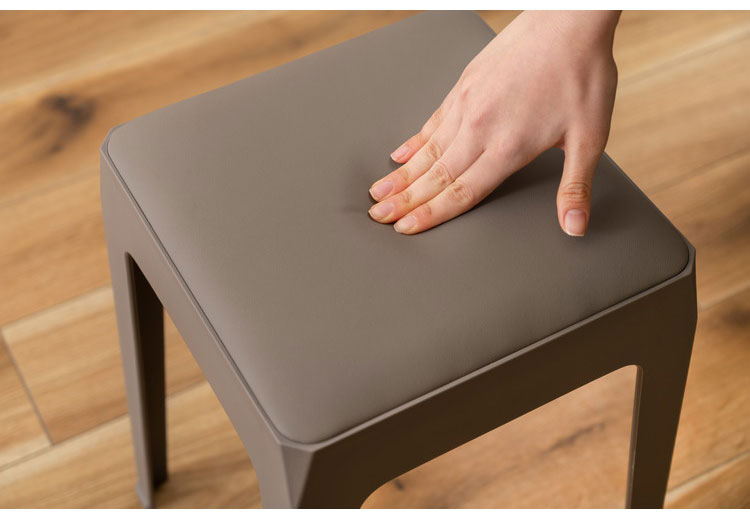 スタッキングスツール ミドルタイプ 積み重ね スタッキング チェア 椅子 シンプル 腰掛 ポリプロピレン 背もたれなし 完成品 省スペース 来客用 モダン 椅子 玄関 黒 ブラック(代引不可)