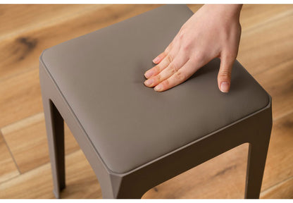 スタッキングスツール ミドルタイプ 積み重ね スタッキング チェア 椅子 シンプル 腰掛 ポリプロピレン 背もたれなし 完成品 省スペース 来客用 モダン 椅子 玄関 黒 ブラック(代引不可)