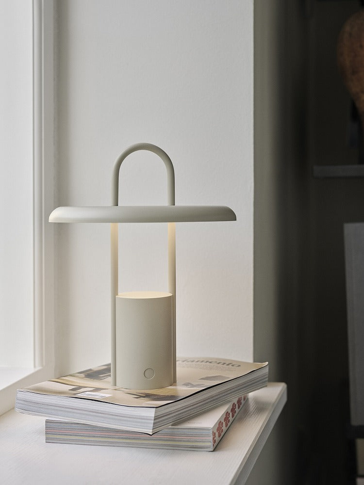 STELTON ステルトン ピアー ポータブル ランプ Pier Portable Lamp 【正規販売店】 テーブルランプ おしゃれ コードレス 持ち運び 充電式 バッテリー内臓 LEDランタン ライト 照明 ランプ 卓上ライト(代引不可)